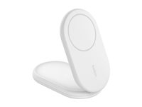 Belkin BoostCharge - Trådlöst laddställ - magnetisk, hopfällbar, med Qi2 + växelströmsadapter - 15 Watt - 3 A - Fast Charge, Strömmatning 3.1 - vit WIB007VFWH